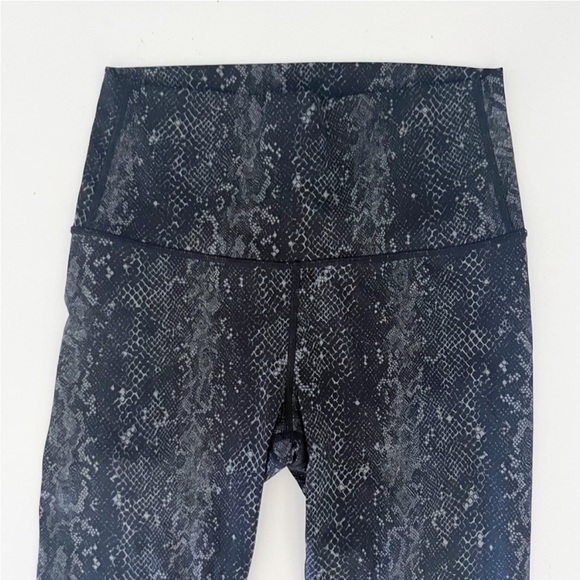 Varley Luna High Rise Leggings Snake Print Black Gray - Picture 2 of 7